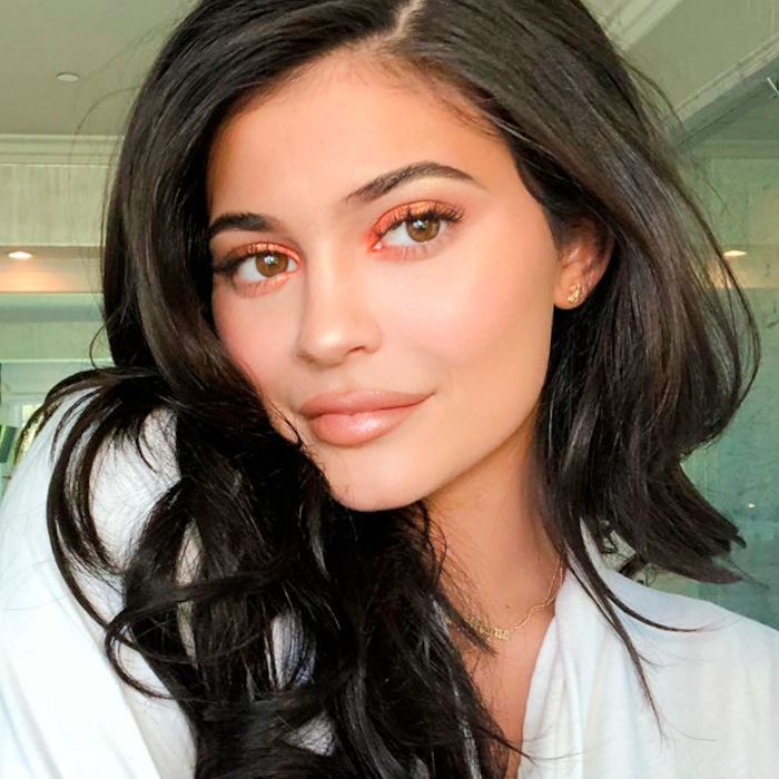 21 Beauty Lessons Weve Learned From Kylie Jenner E News